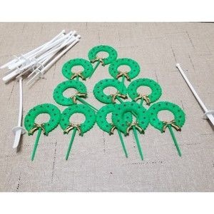 Vintage Christmas Wreath Plastic Cupcake Toppers With White Cake Pop Sticks